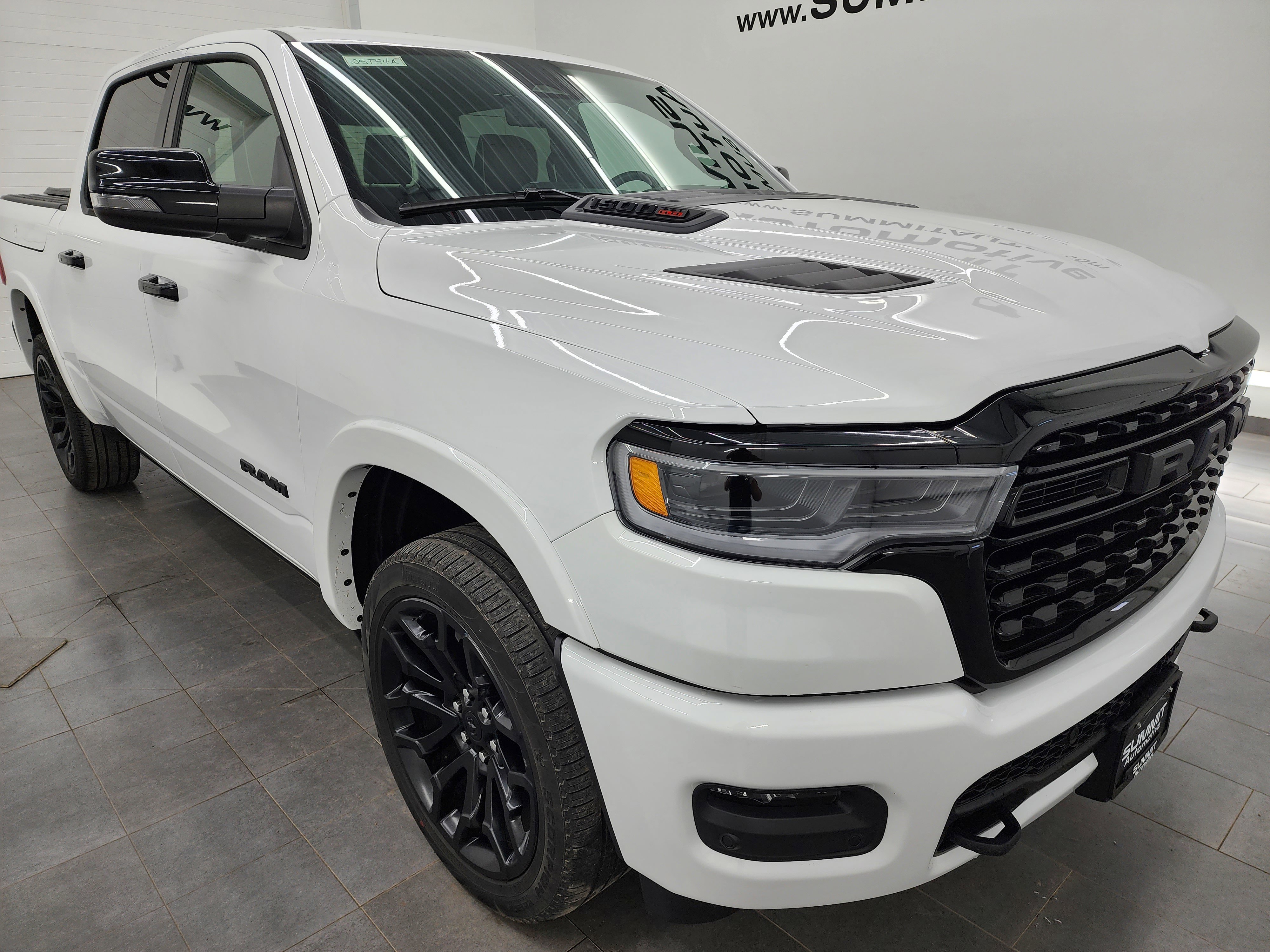 Used 2025 RAM 1500 Limited AWD/4WD image 2