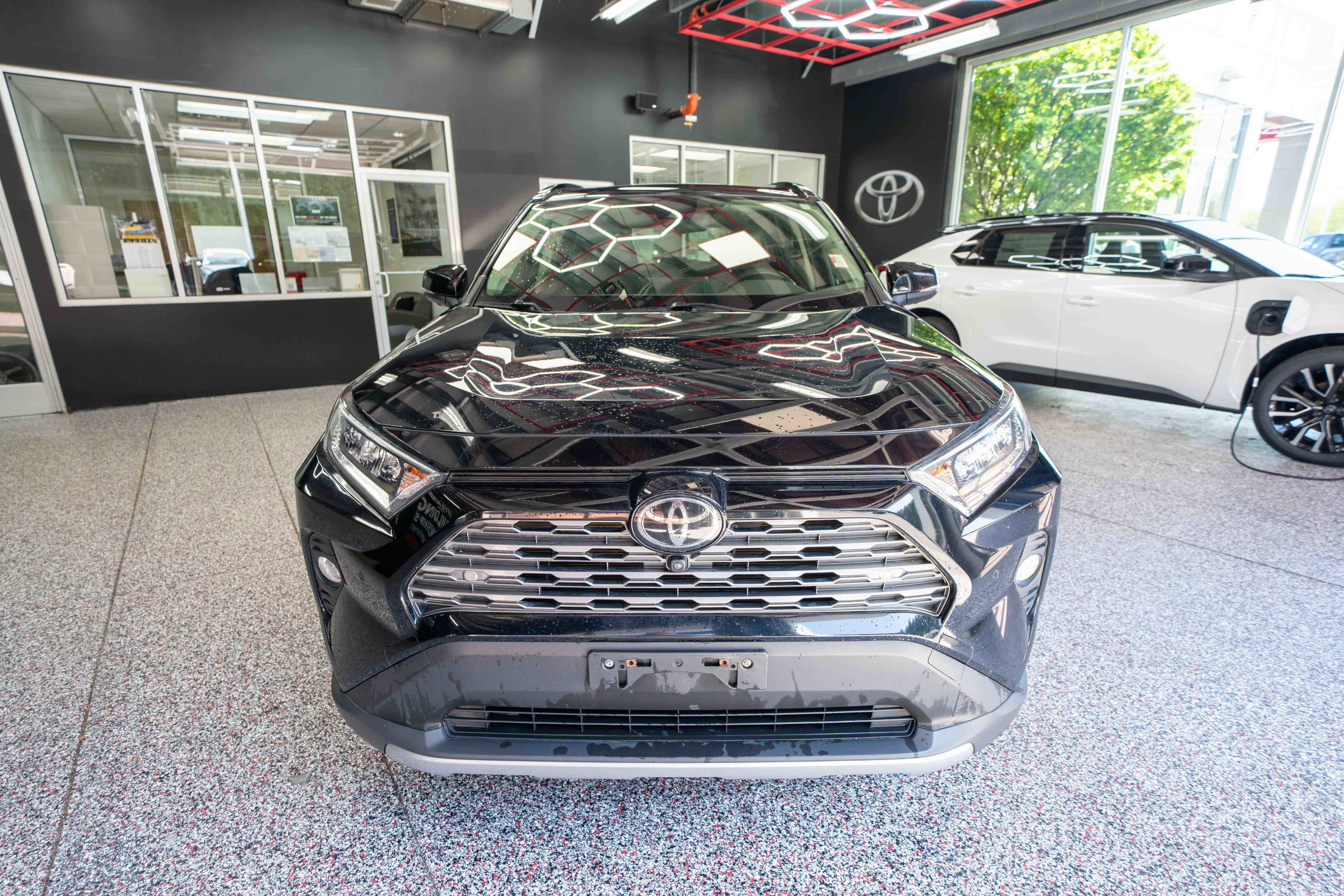 Used 2020 Toyota RAV4 Limited AWD/4WD image 6