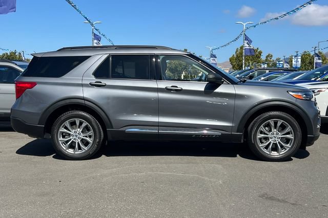 Used 2022 Ford Explorer XLT w/ Equipment Group 202A AWD/4WD image 3