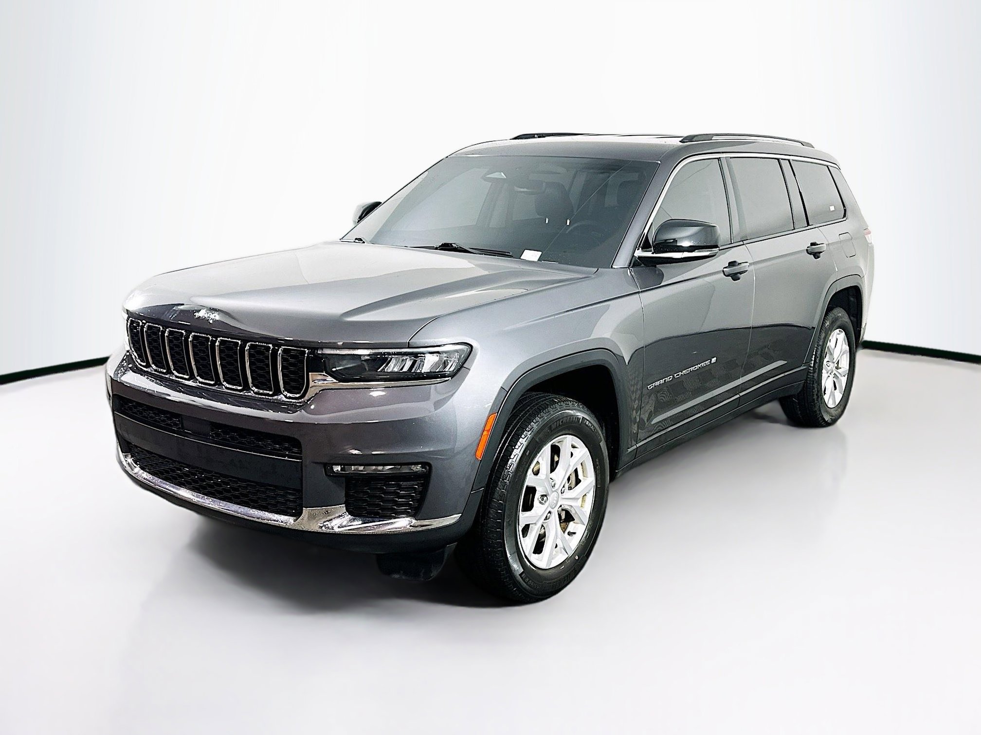 Used 2023 Jeep Grand Cherokee L Limited image 3