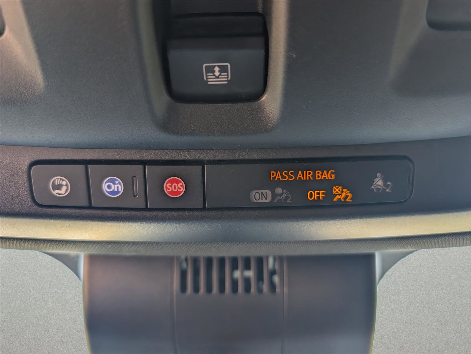 Used 2023 GMC Yukon AT4 w/ Technology Package AWD/4WD image 18