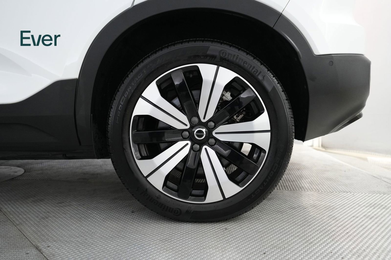 Used 2023 Volvo XC40 Recharge Plus w/ Protection Package Premier AWD/4WD image 9