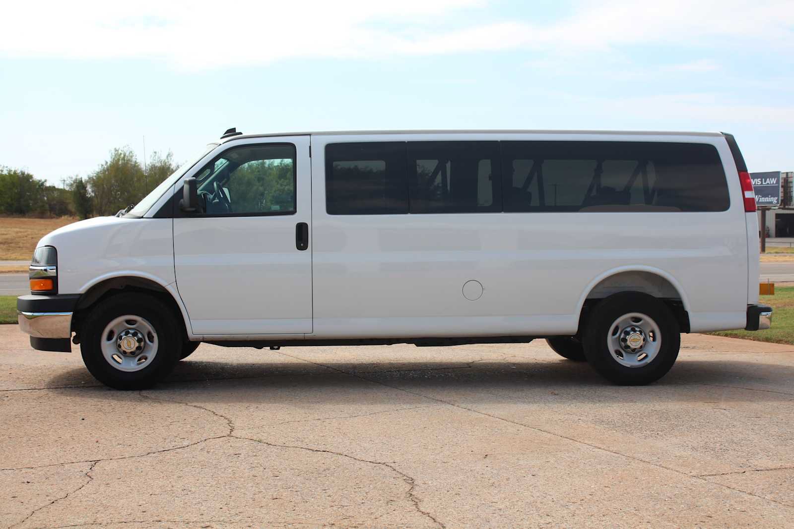 Used 2025 Chevrolet Express 3500 LT w/ LT Preferred Equipment Group RWD image 7