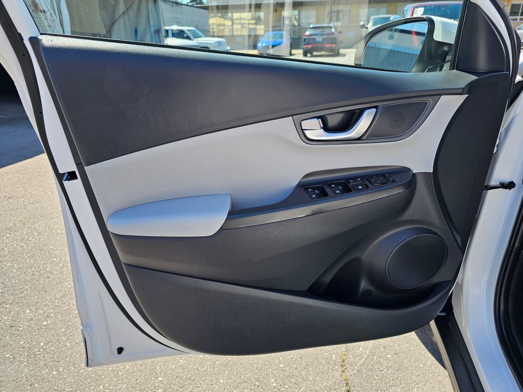 Used 2023 Hyundai Kona SE FWD image 21