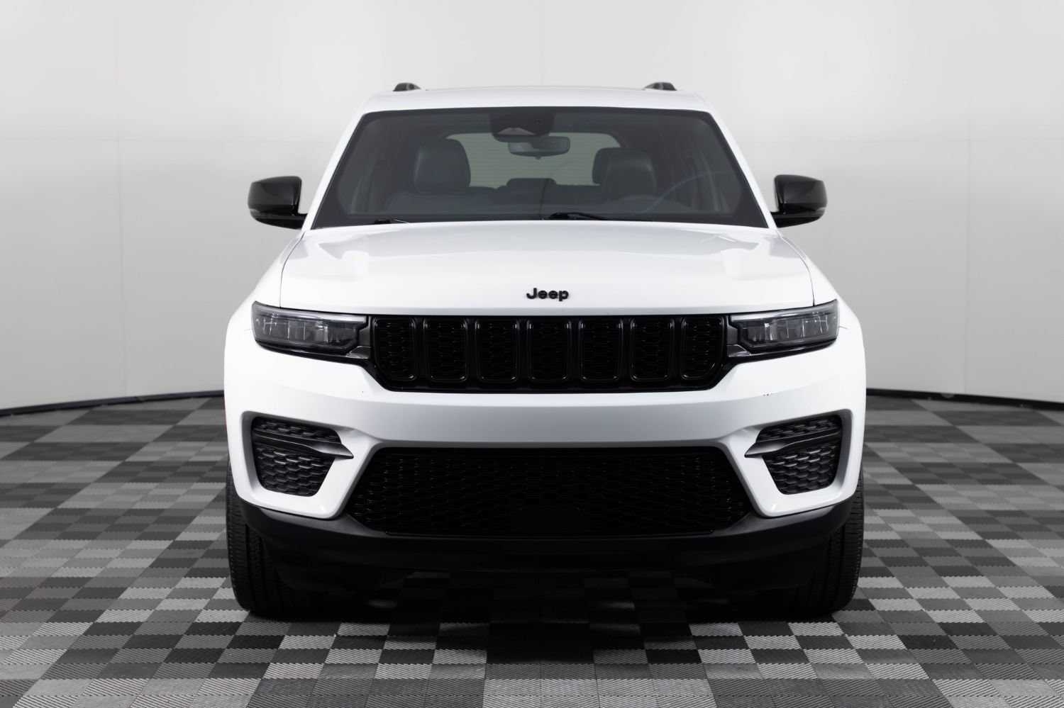 Used 2023 Jeep Grand Cherokee Altitude AWD/4WD image 11