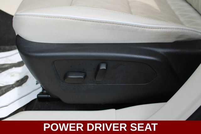 Used 2022 Buick Envision Avenir w/ Technology Package II FWD image 3