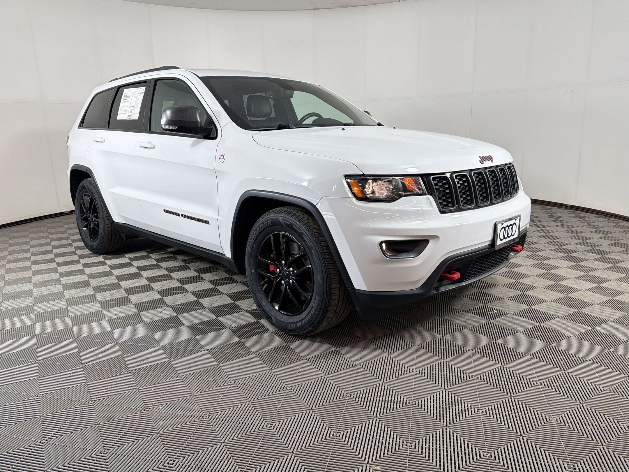 Used 2019 Jeep Grand Cherokee Trailhawk AWD/4WD image 7