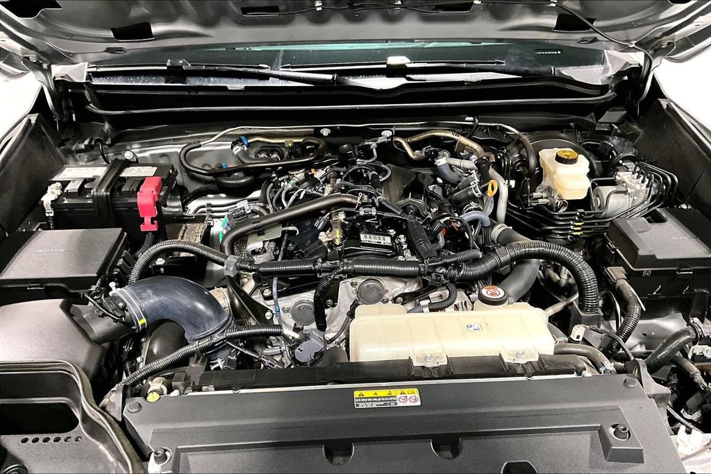 Used 2025 Toyota Tacoma SR5 AWD/4WD image 11