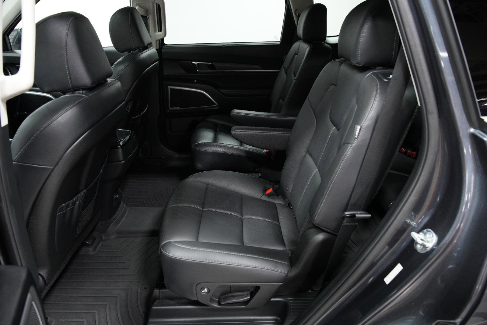 Used 2023 Kia Telluride EX w/ EX Captain's Chair Package image 22