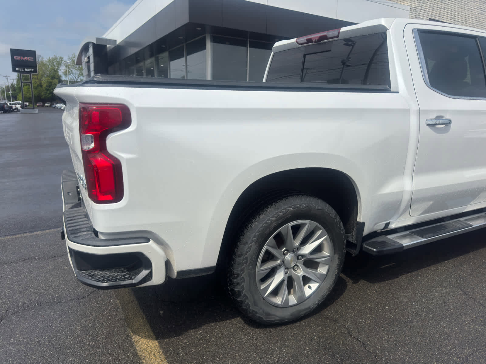 Used 2021 Chevrolet Silverado 1500 High Country w/ Technology Package AWD/4WD image 4