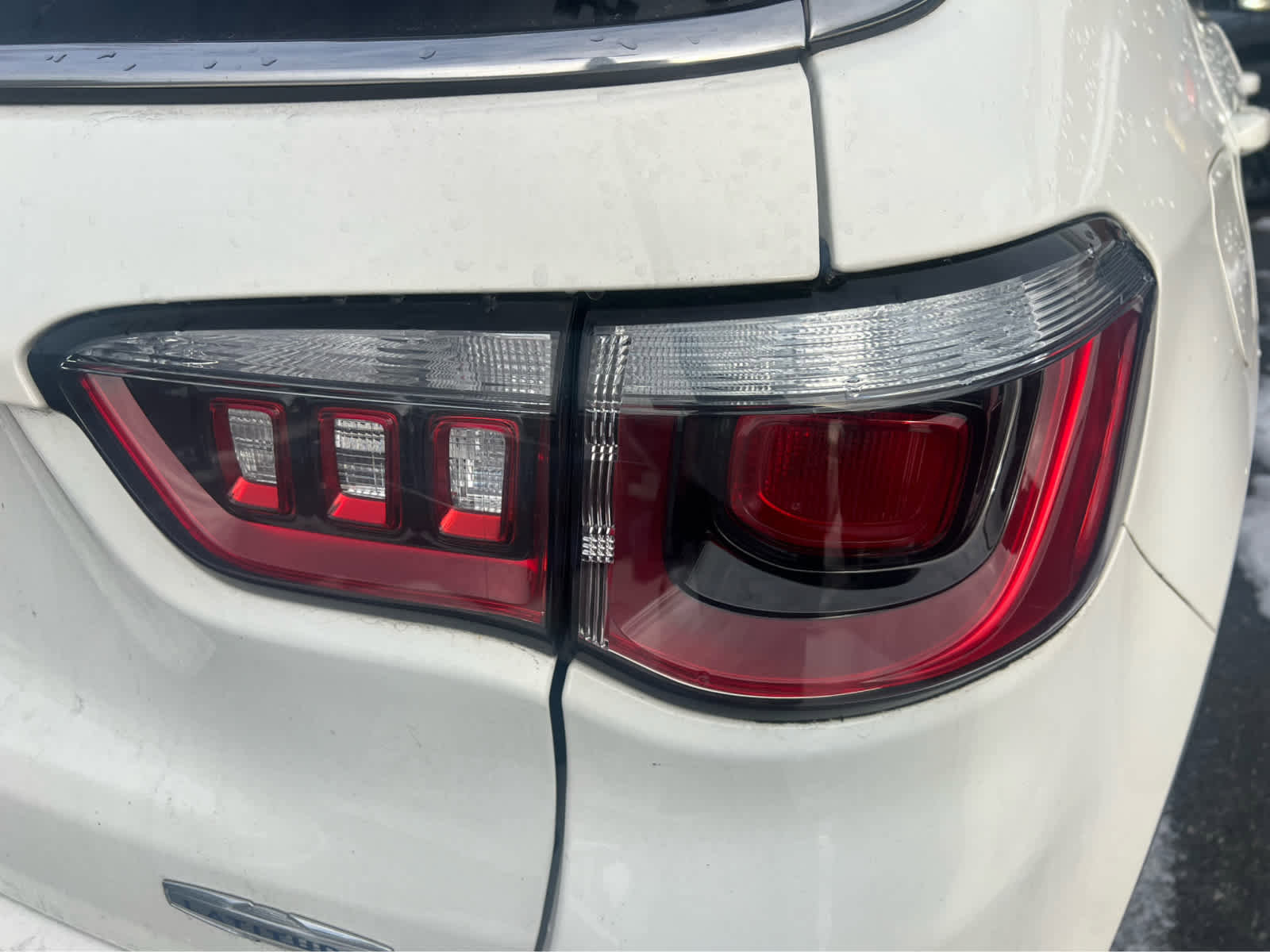 Used 2019 Jeep Compass Latitude w/ Cold Weather Group image 18