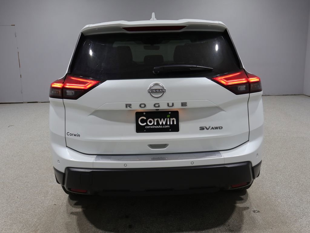Used 2024 Nissan Rogue SV image 3