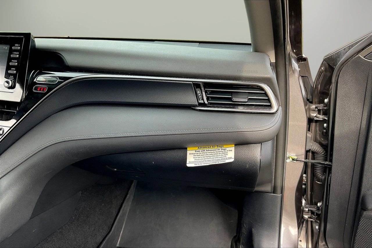 Used 2022 Toyota Camry SE FWD image 19