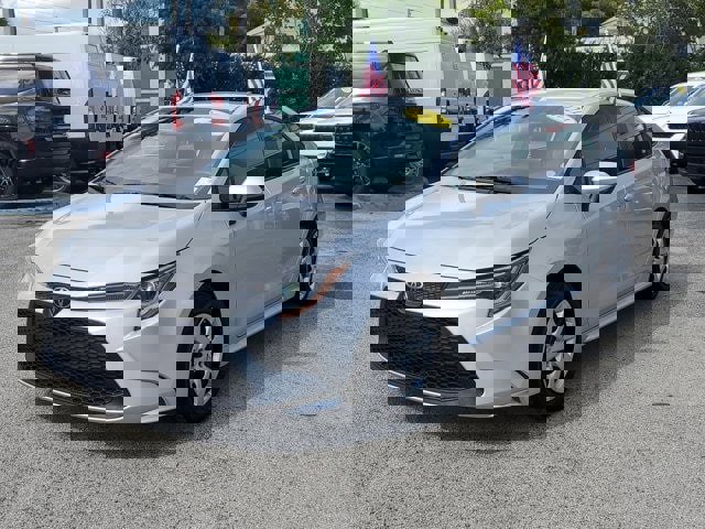 Used 2021 Toyota Corolla LE image 3