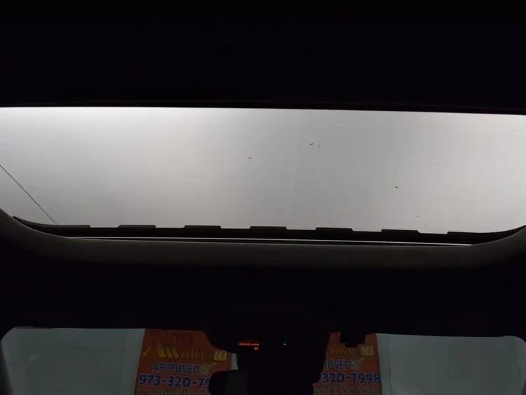 Used 2024 Chevrolet Trax LT w/ Sunroof Package image 20