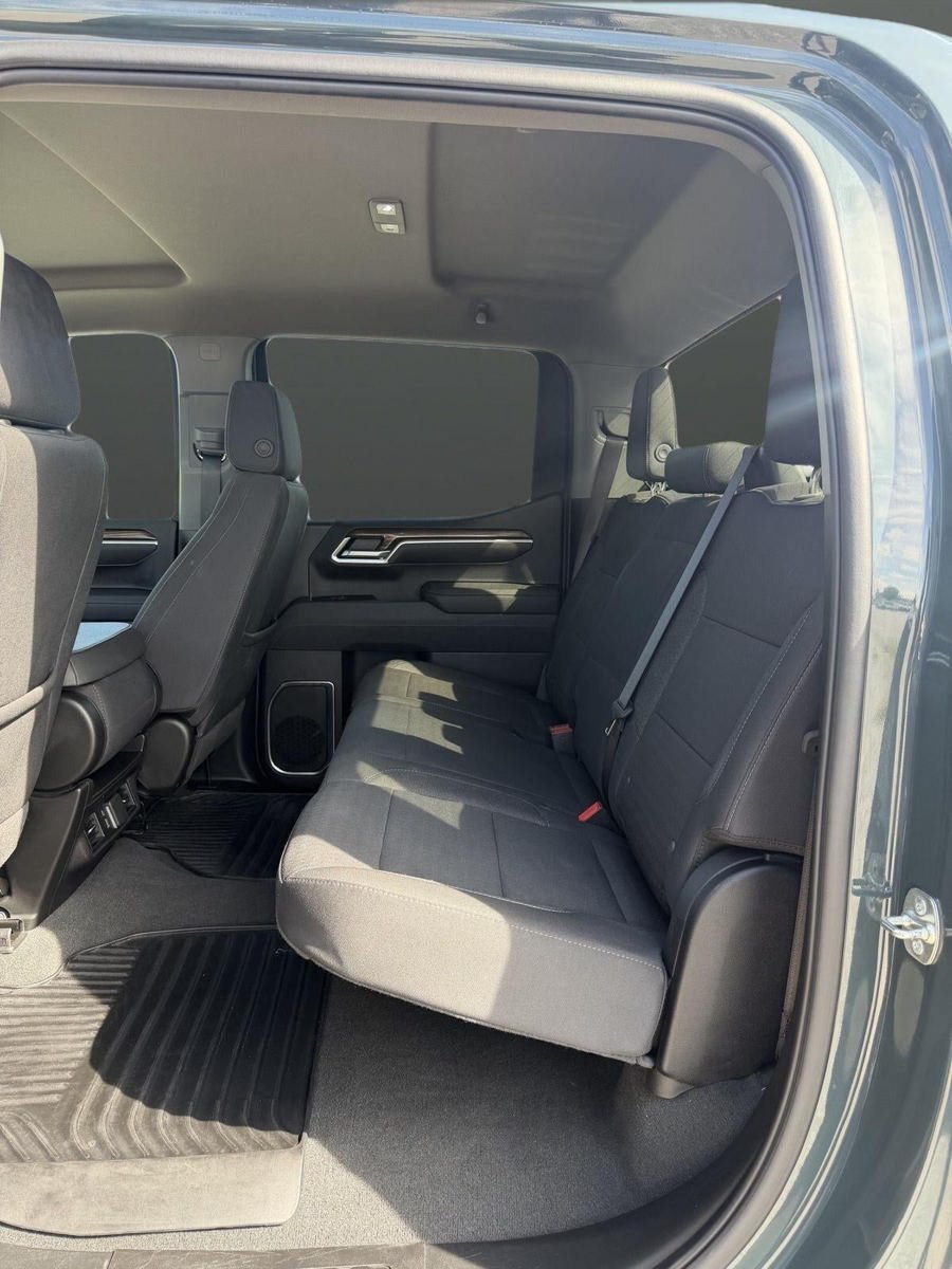 Used 2025 Chevrolet Silverado 1500 LT AWD/4WD image 15