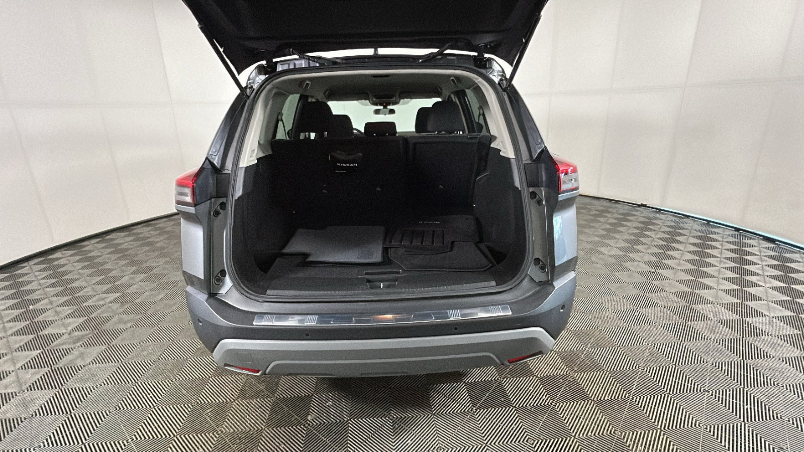 Used 2023 Nissan Rogue SV AWD/4WD image 34