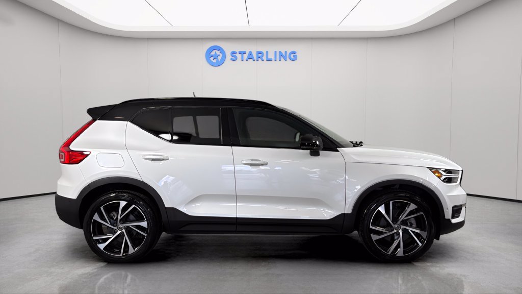 Used 2021 Volvo XC40 T4 R-Design w/ Advanced Package FWD image 11
