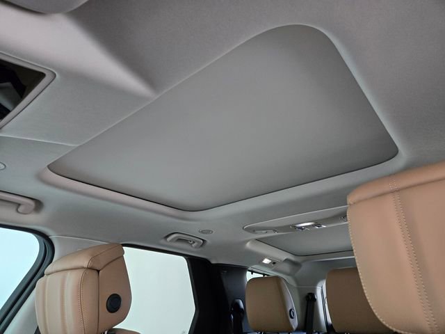 New 2026 Land Rover Discovery Limited Edition AWD/4WD image 11