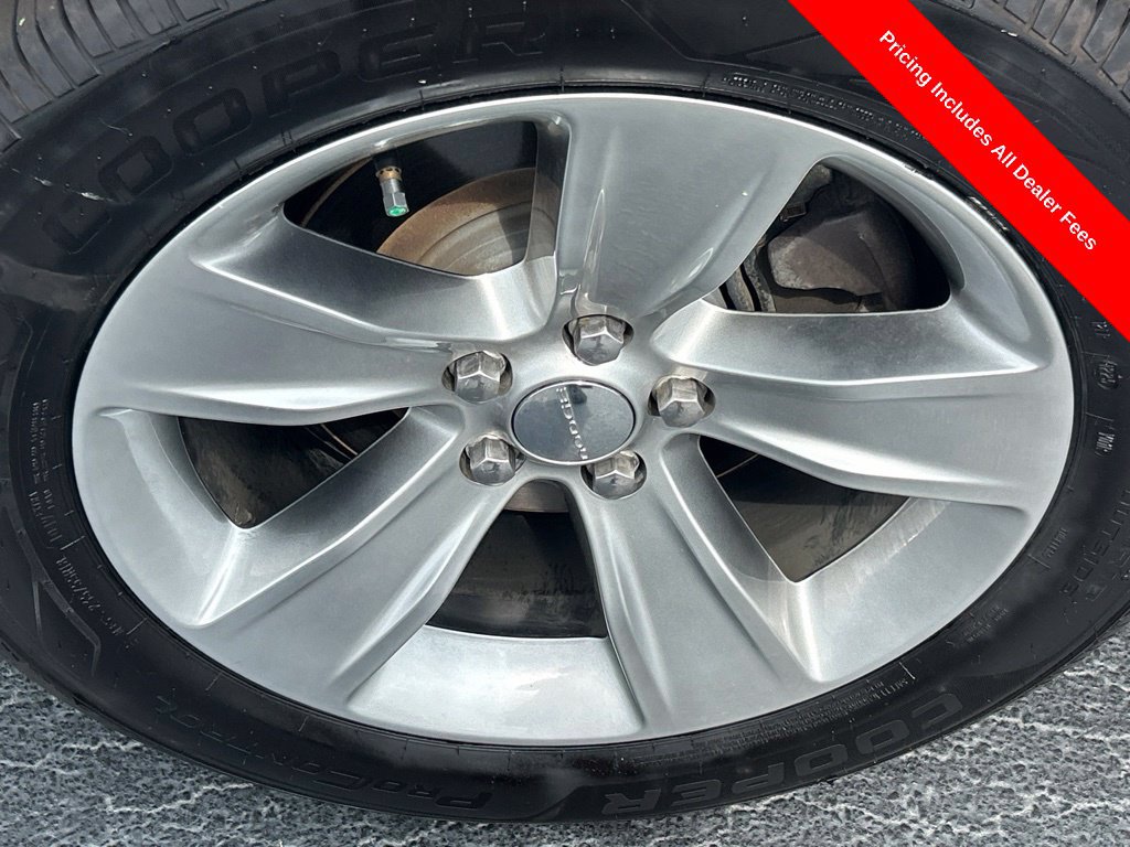 Used 2020 Dodge Challenger SXT RWD image 23