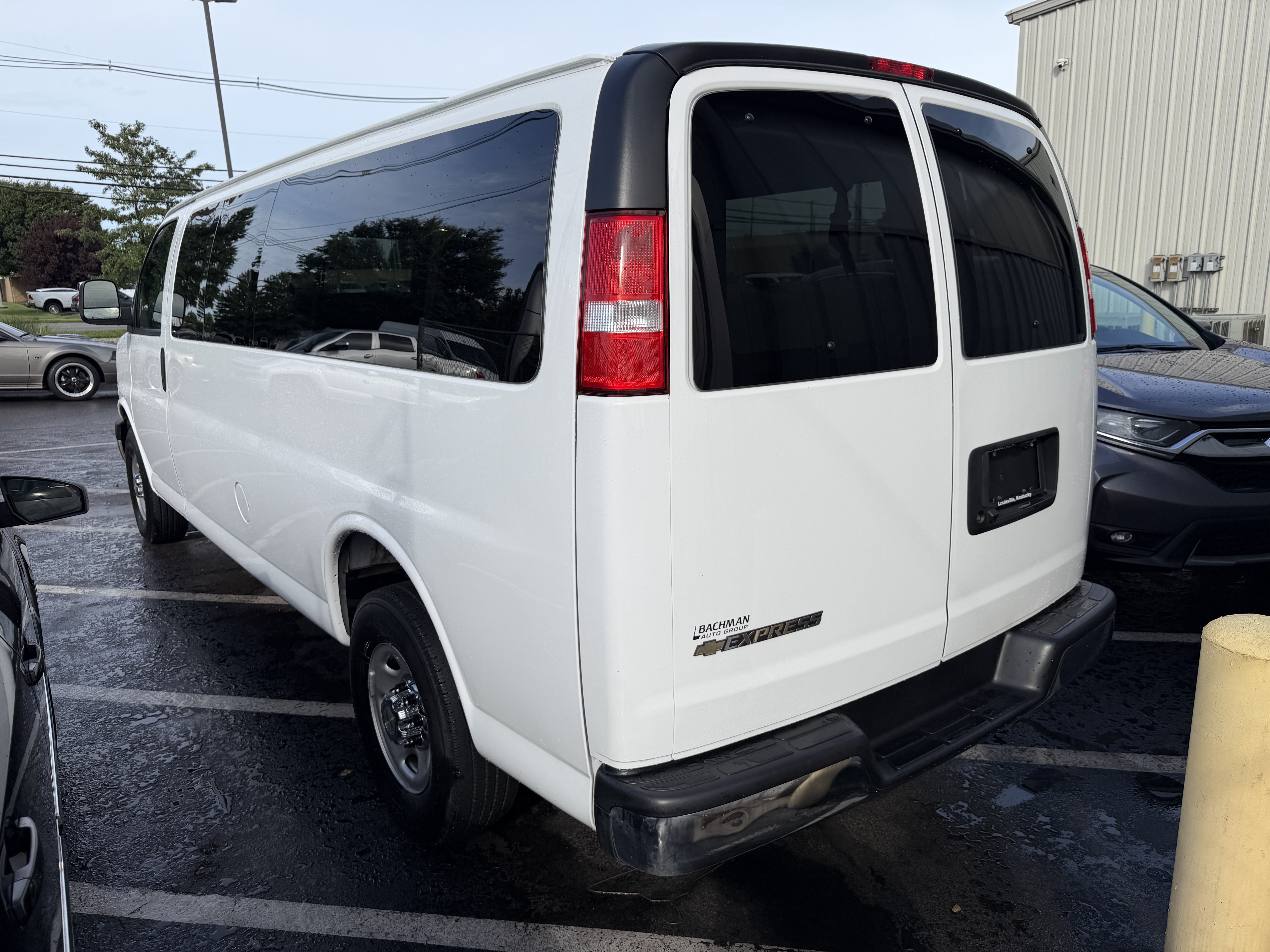 Used 2025 Chevrolet Express 3500 LT w/ LT Preferred Equipment Group RWD image 5