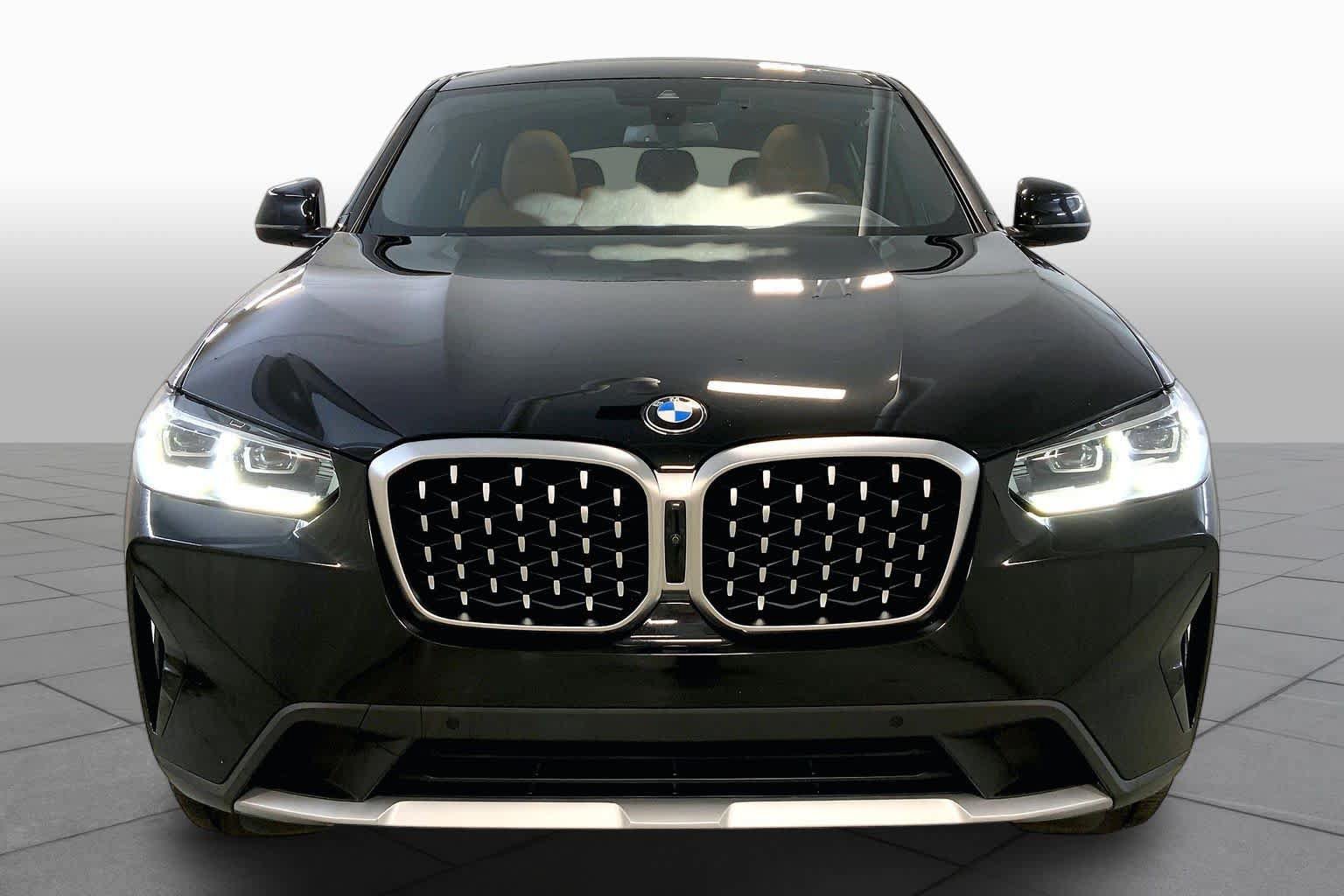Used 2024 BMW X4 xDrive30i w/ Premium Package AWD/4WD image 3