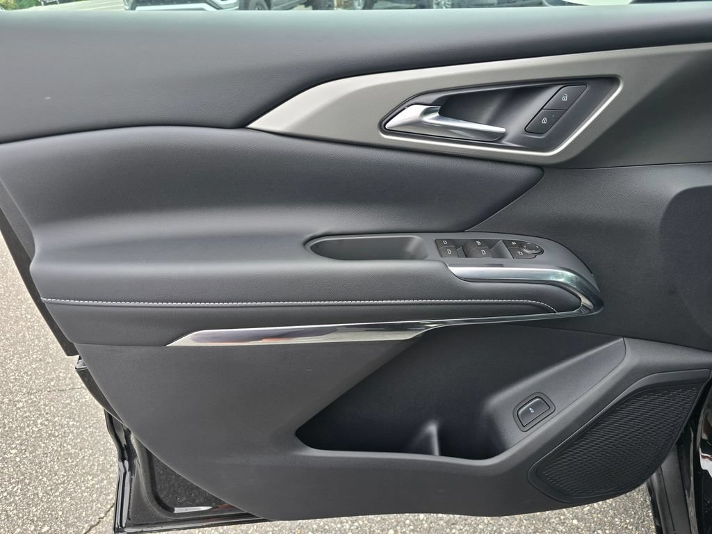 New 2026 Chevrolet Traverse LT w/ Midnight/Sport Edition FWD image 36
