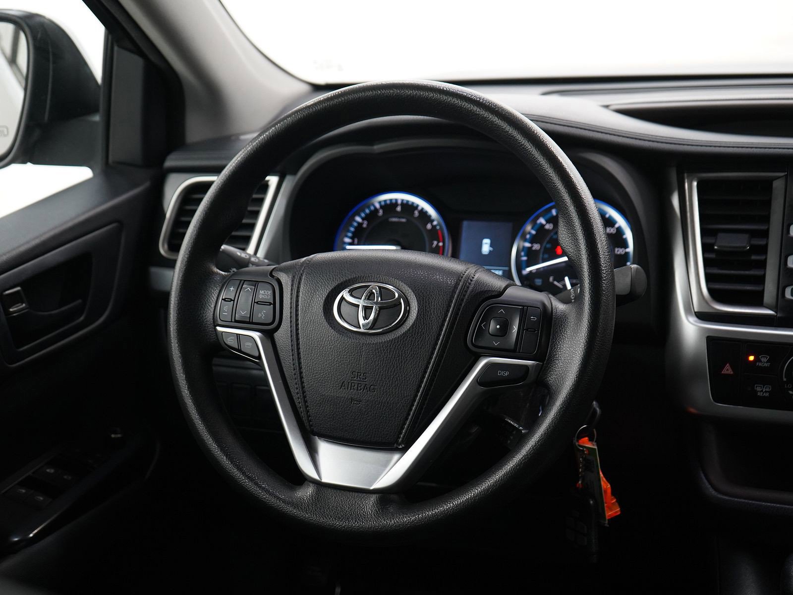 Used 2015 Toyota Highlander LE AWD/4WD image 16