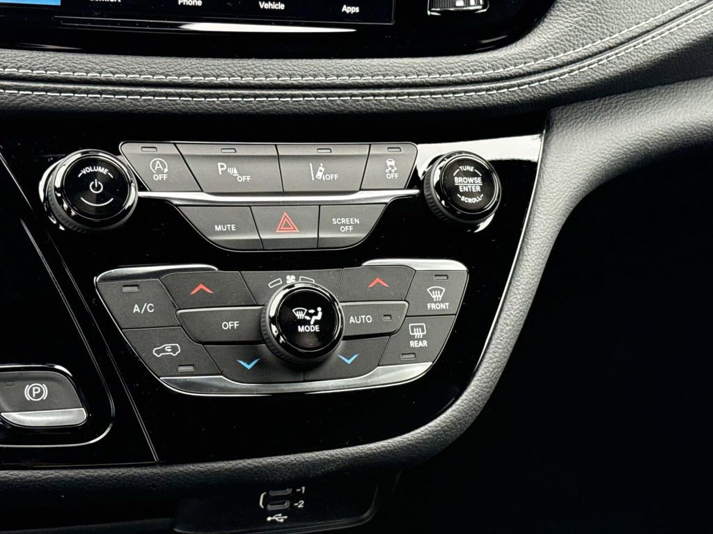 New 2026 Chrysler Pacifica Select image 15
