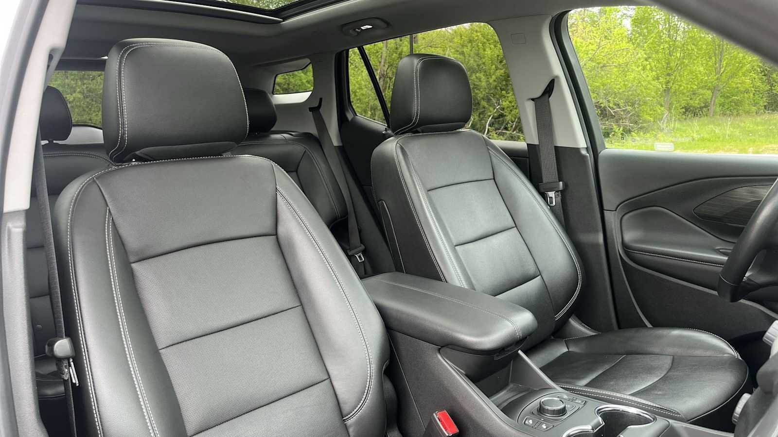 Used 2022 GMC Terrain SLT w/ Infotainment Package II AWD/4WD image 40