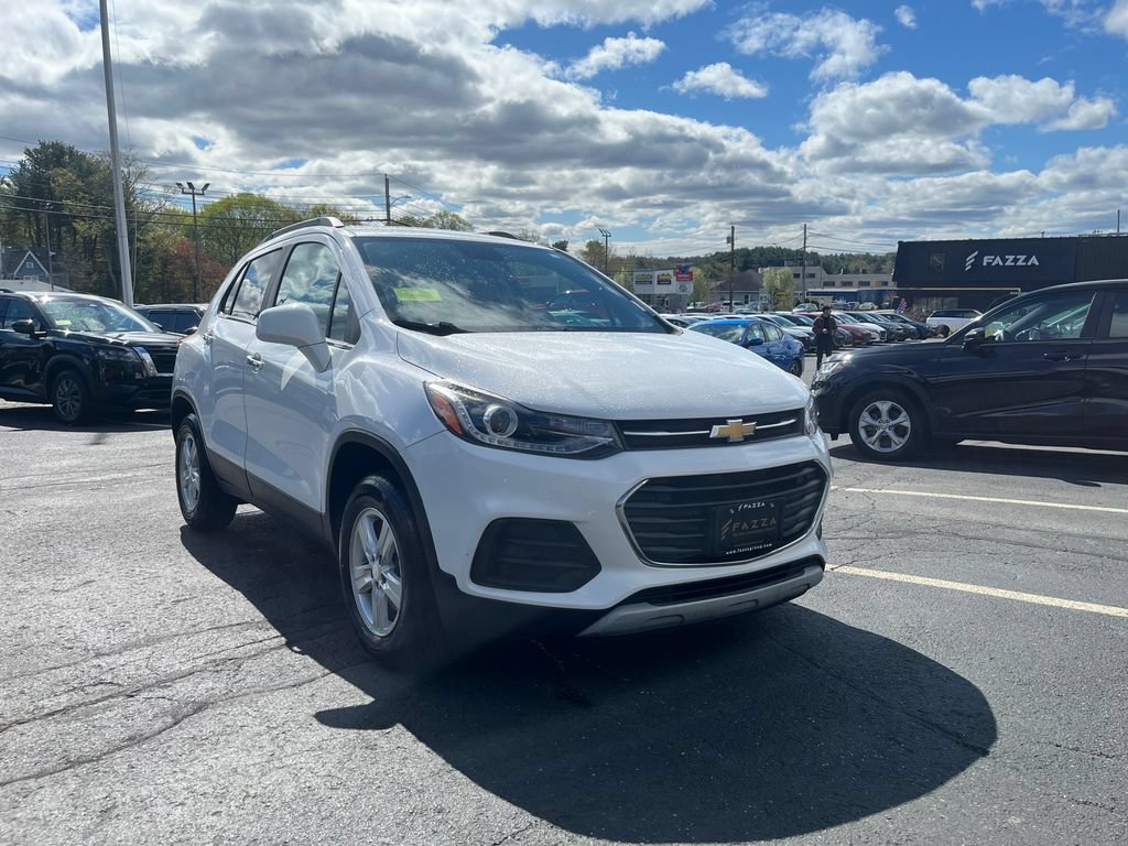 Used 2017 Chevrolet Trax LT w/ LT Convenience Package AWD/4WD image 13