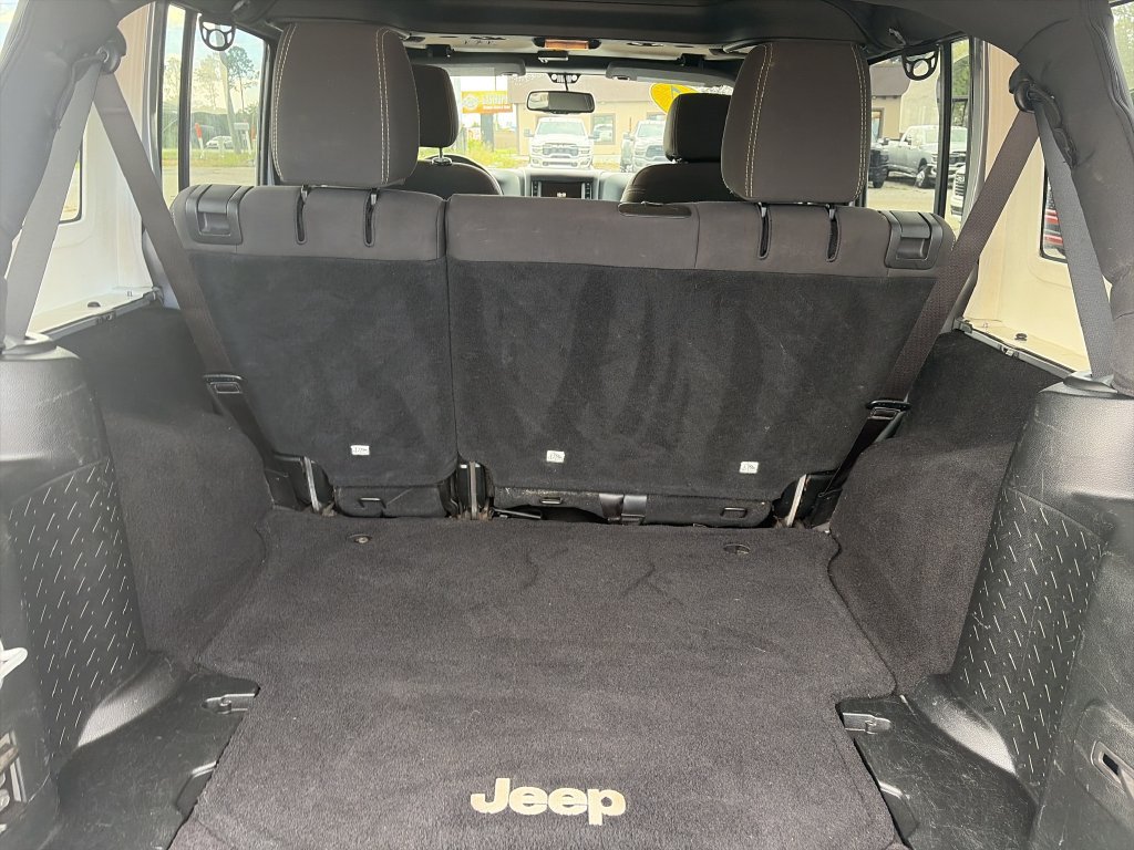 Used 2017 Jeep Wrangler Unlimited Sahara w/ Connectivity Group AWD/4WD image 27