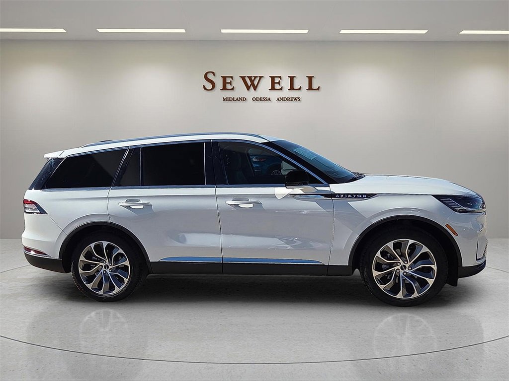 Certified 2025 Lincoln Aviator Reserve w/ Illumination Package image 5