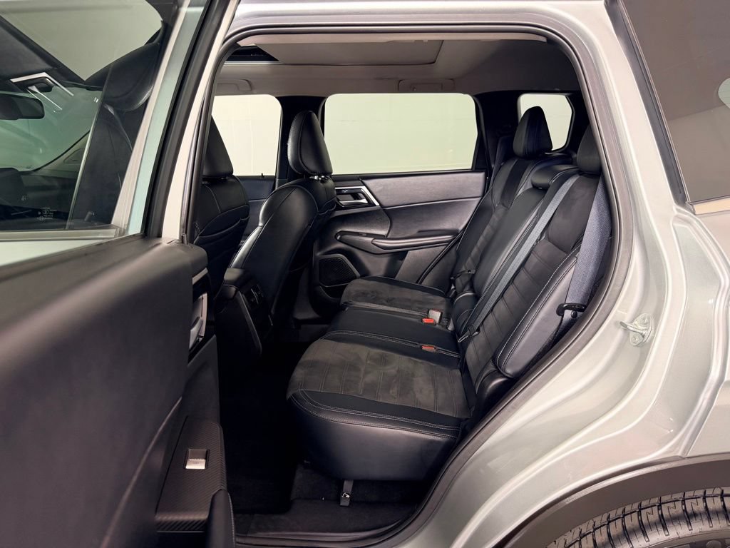 Used 2024 Mitsubishi Outlander SE AWD/4WD image 28