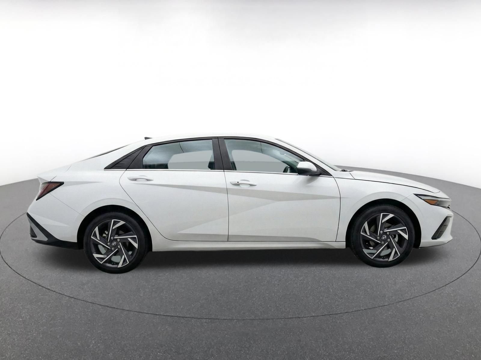 Used 2025 Hyundai Elantra SEL FWD image 10