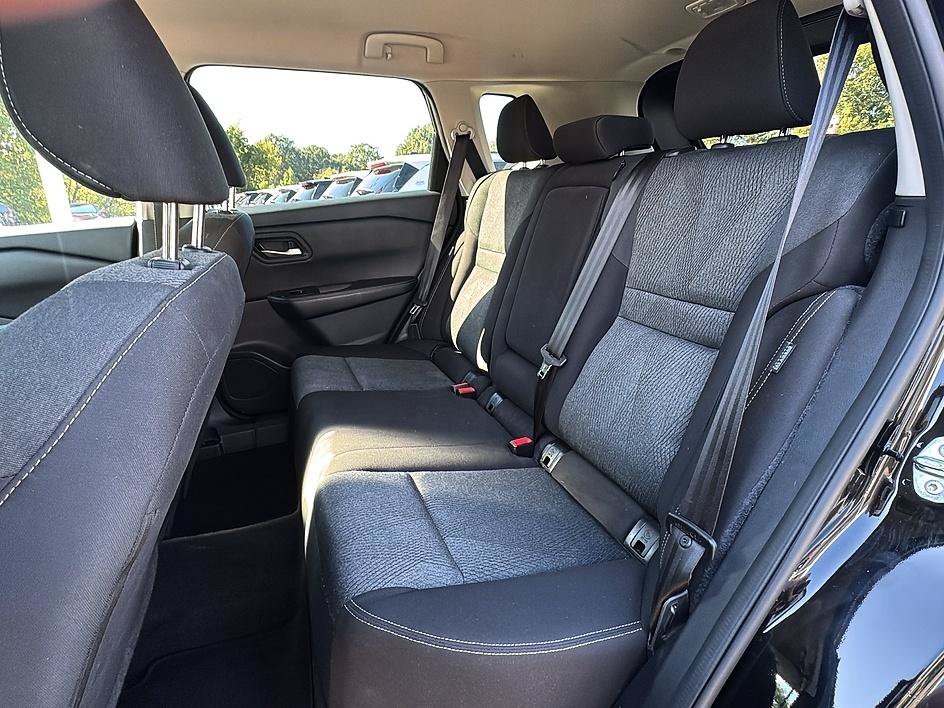 Certified 2025 Nissan Rogue SV FWD image 18