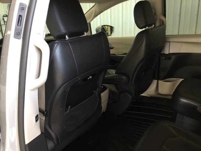 Used 2021 Chrysler Pacifica Touring-L FWD image 38
