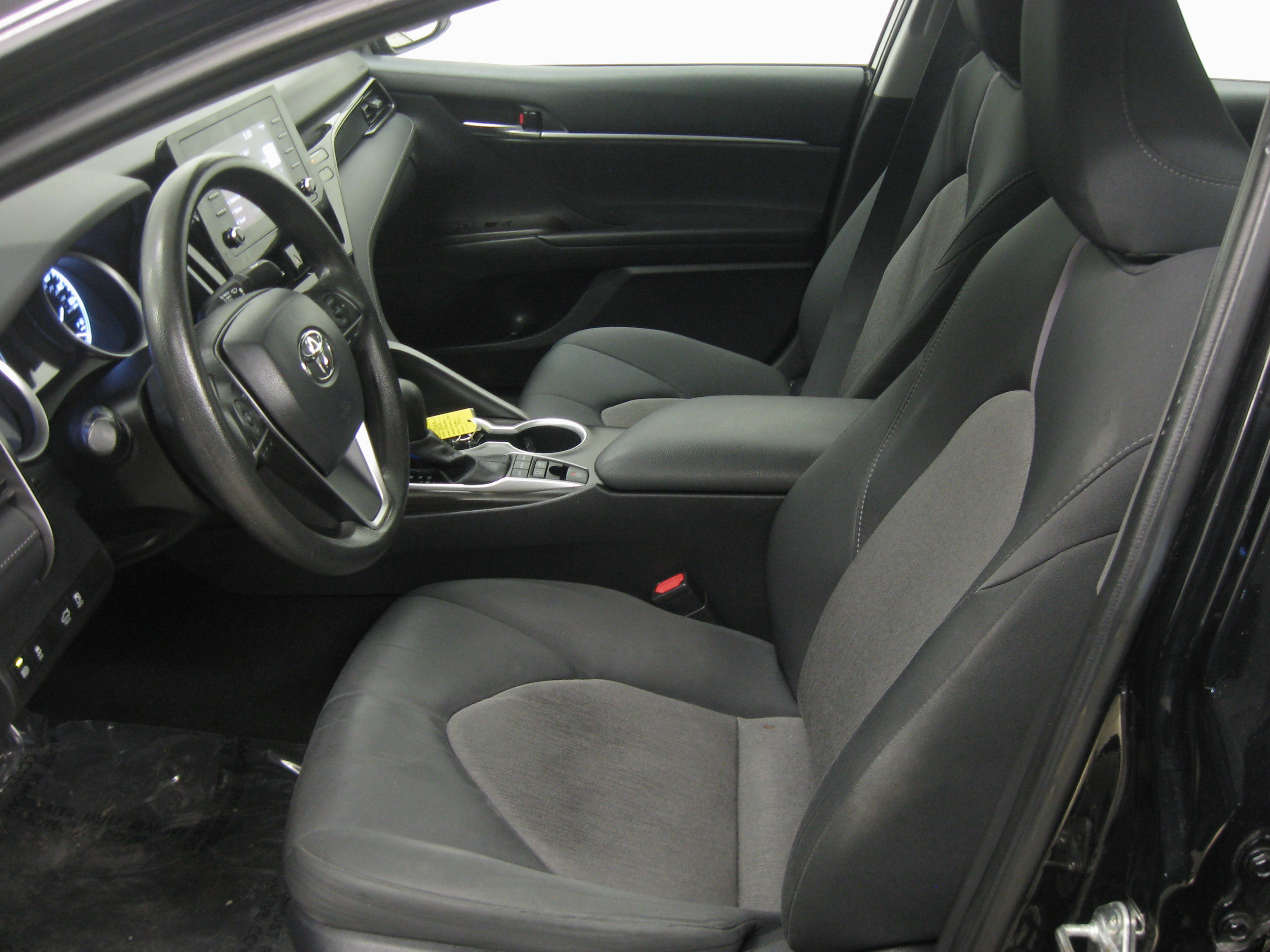 Used 2021 Toyota Camry LE image 7