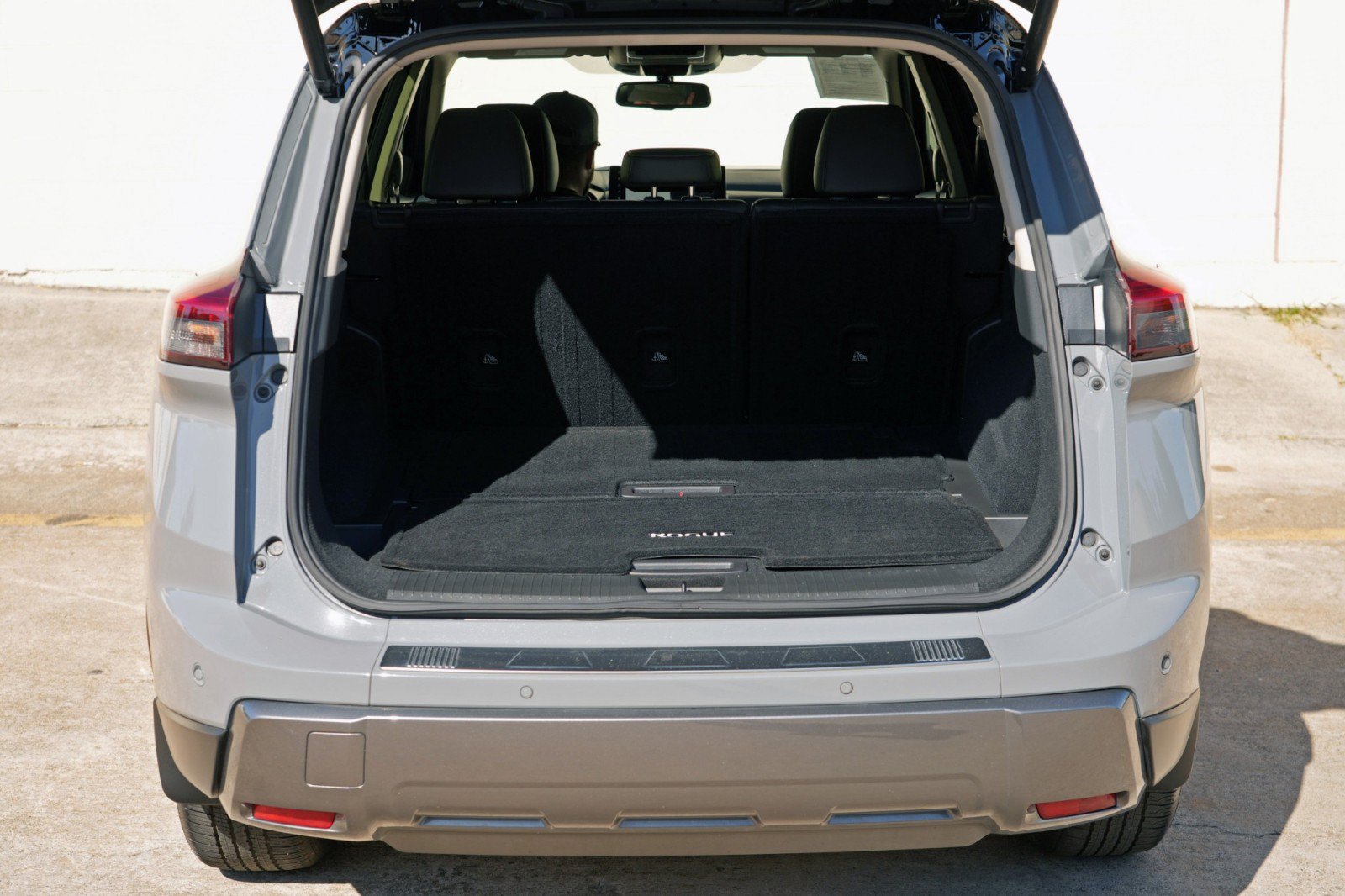 Used 2024 Nissan Rogue SL FWD image 9