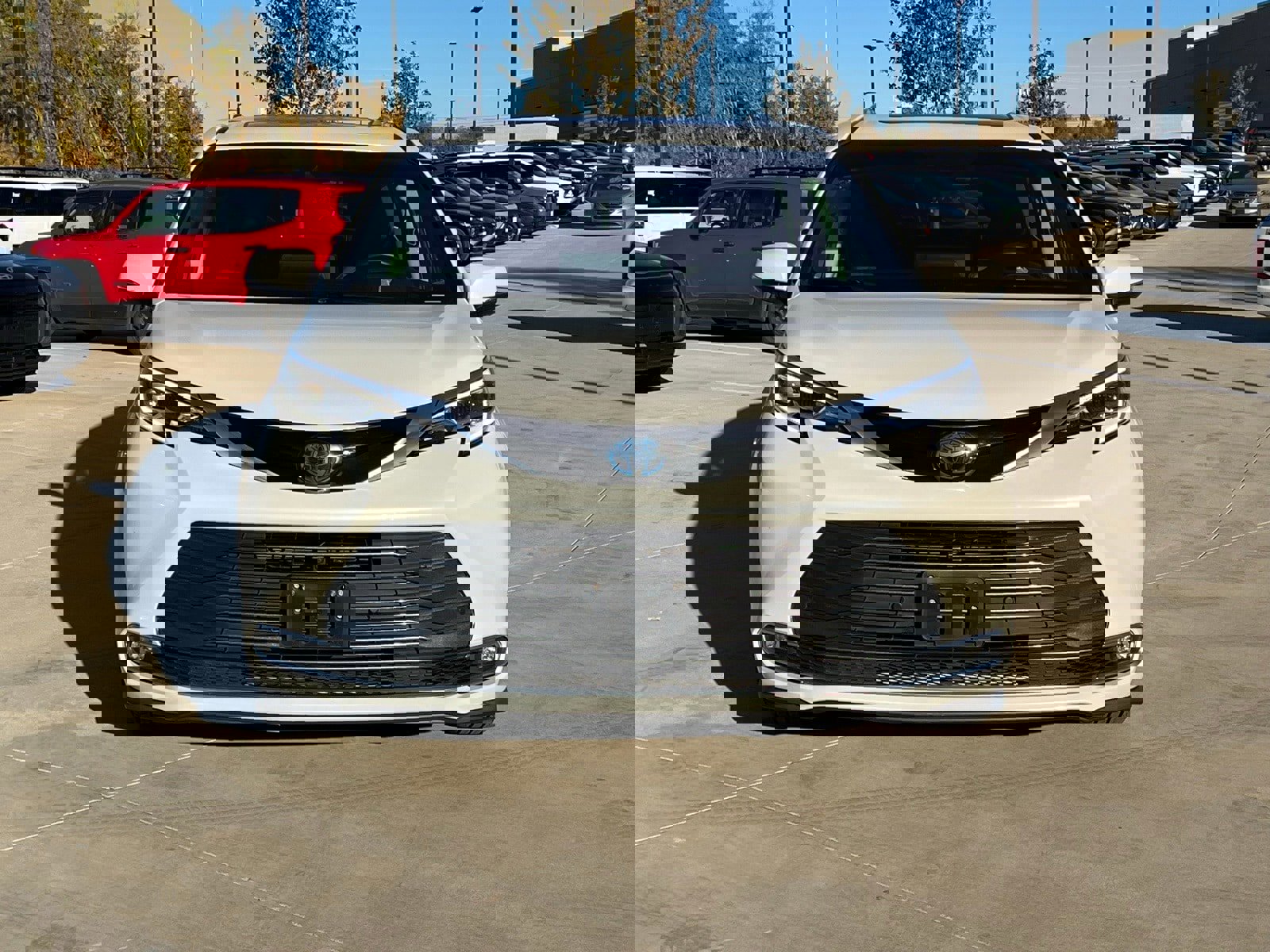 Used 2021 Toyota Sienna Platinum image 2