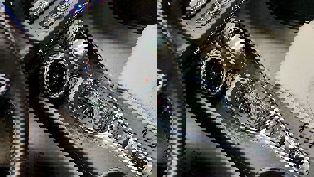 Used 2022 Chevrolet Camaro LT w/ Technology Package image 16