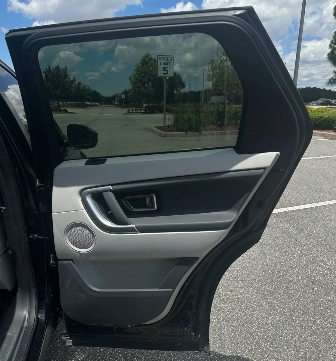 Used 2018 Land Rover Discovery Sport SE AWD/4WD image 14