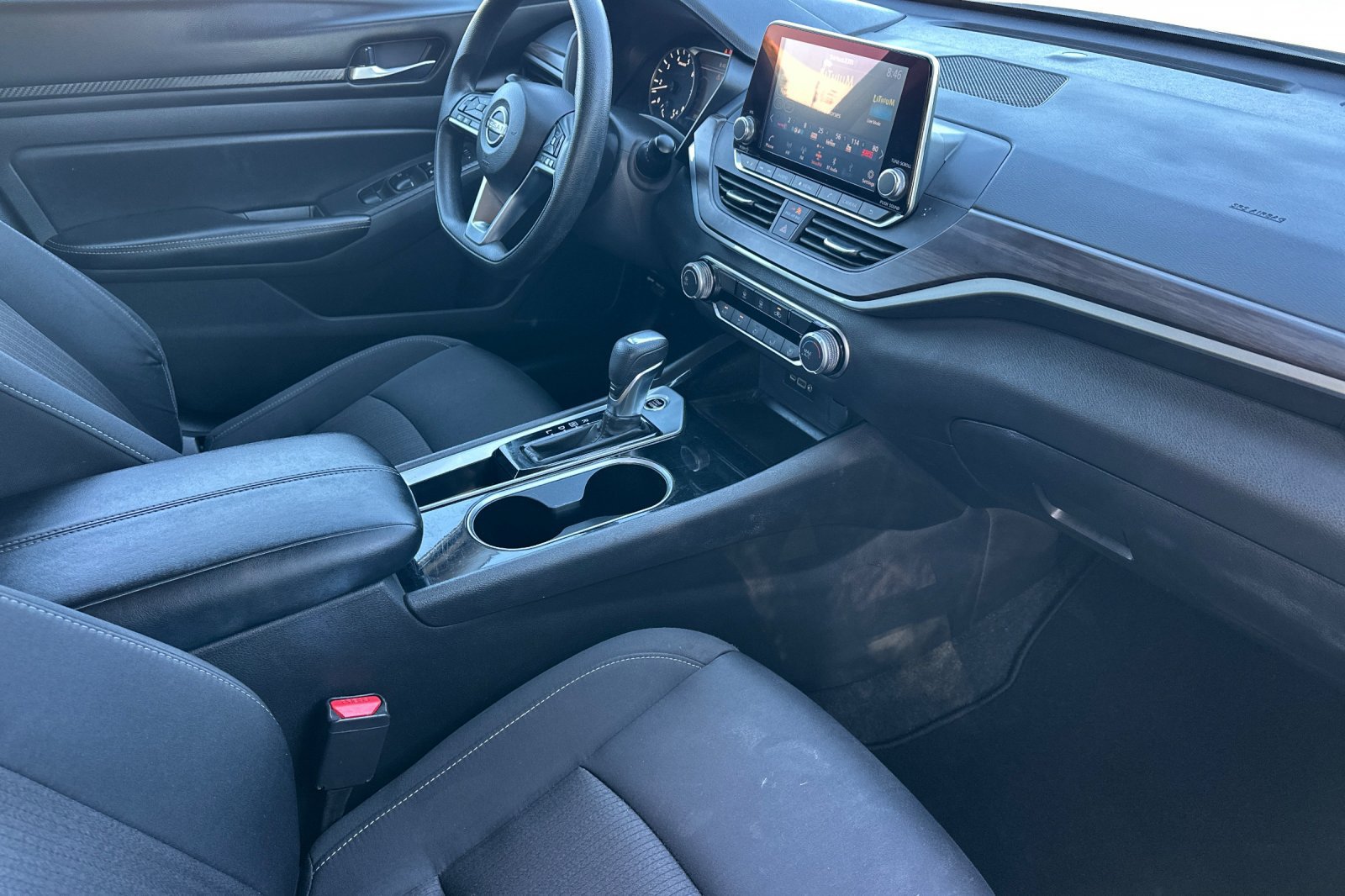 Used 2024 Nissan Altima 2.5 SV FWD image 15