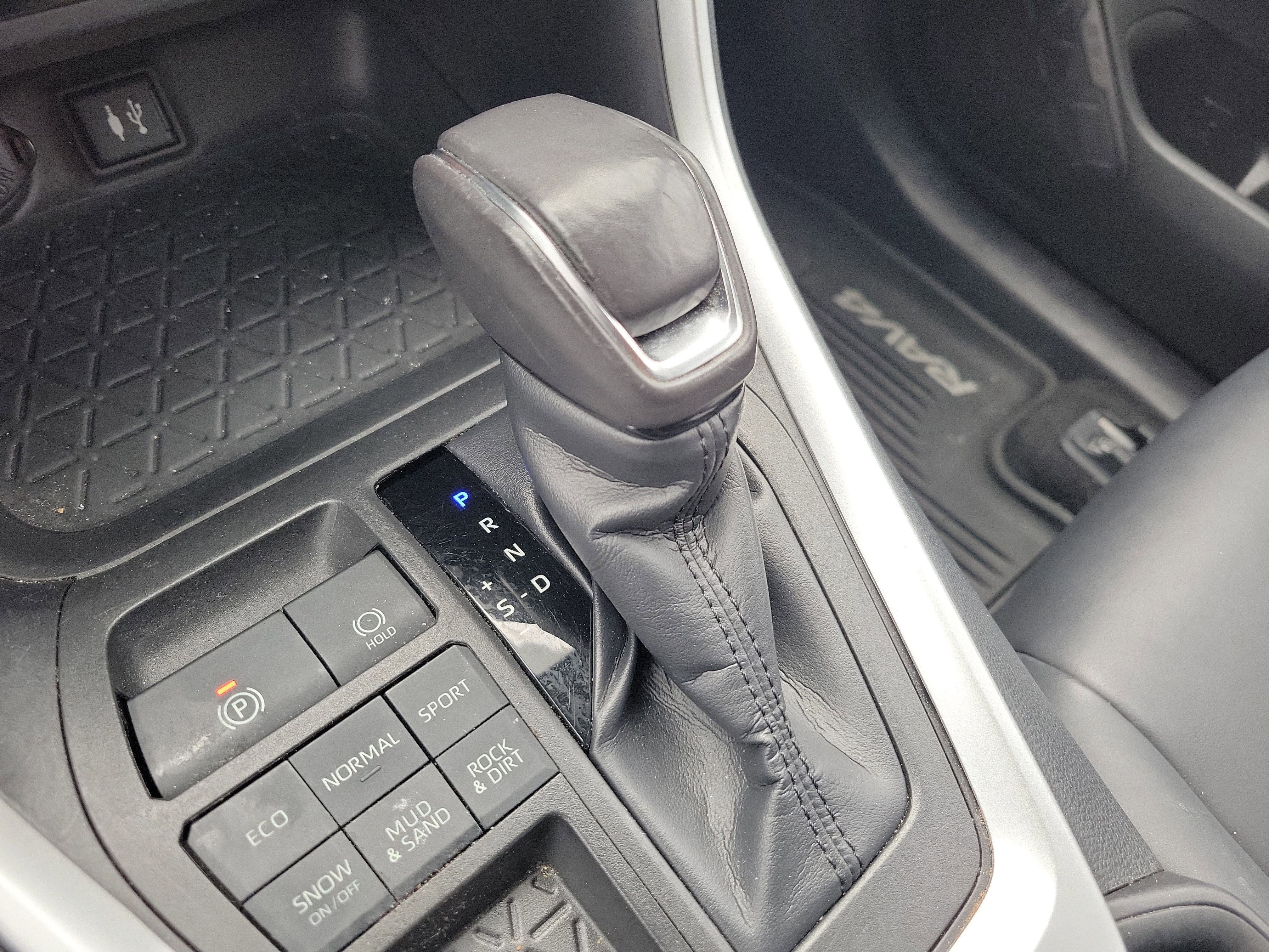 Used 2019 Toyota RAV4 XLE Premium image 39