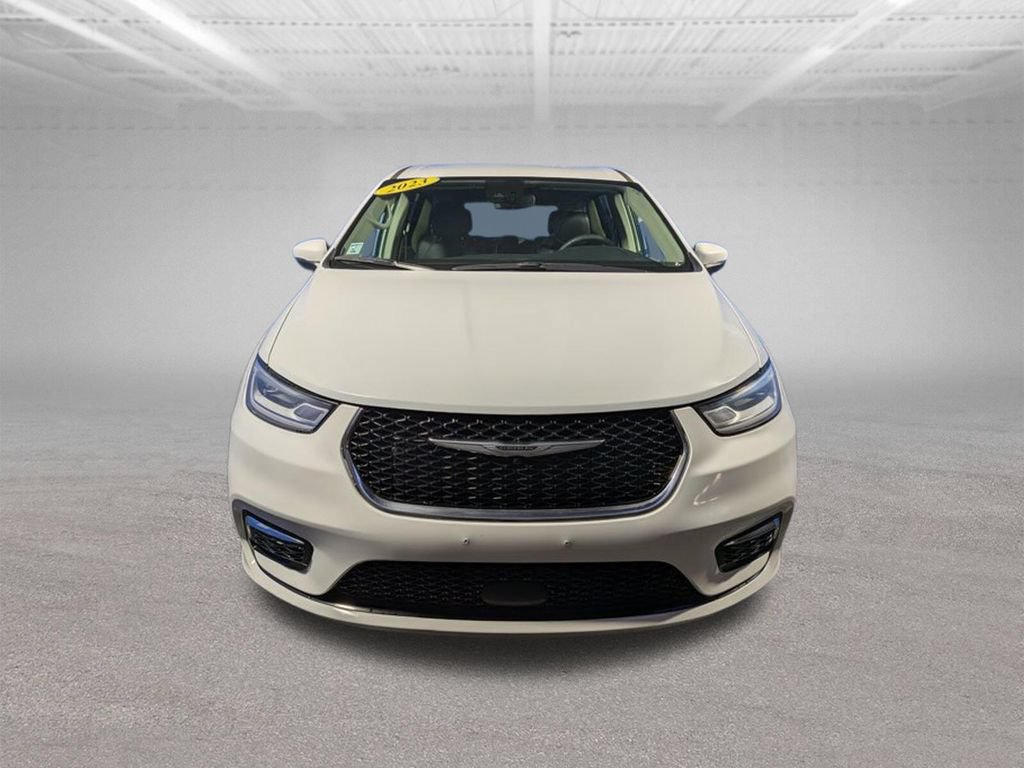 Used 2023 Chrysler Pacifica Touring-L FWD image 10