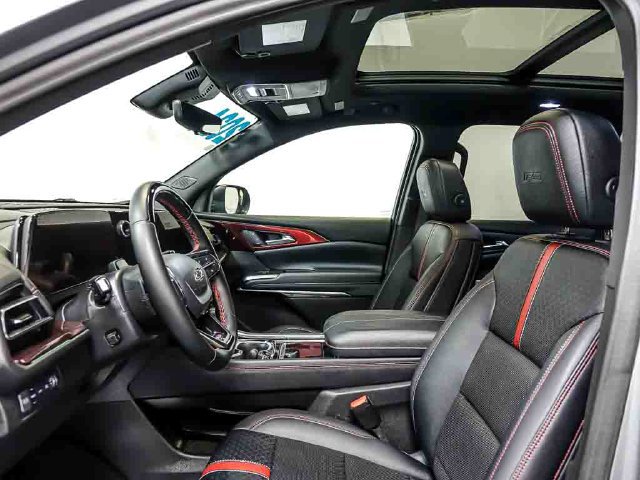 Used 2024 Chevrolet Traverse RS AWD/4WD image 13
