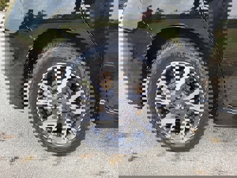 Used 2017 Nissan Versa Note SR image 26