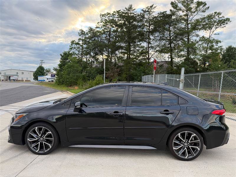 Used 2020 Toyota Corolla SE FWD image 2