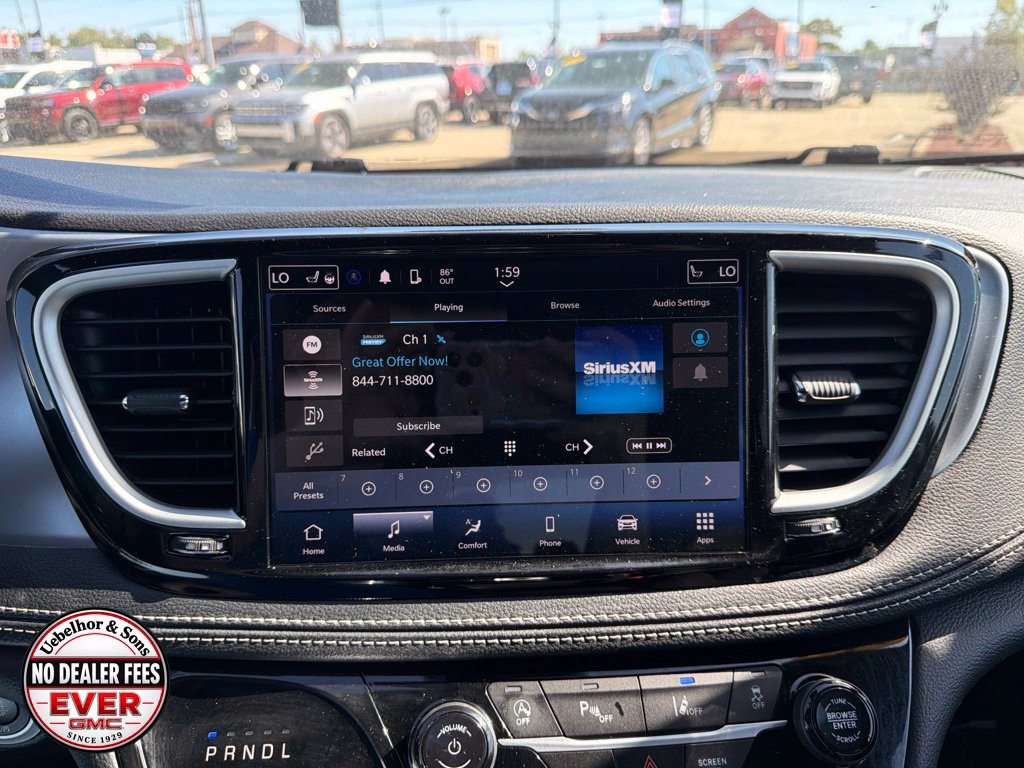 Used 2024 Chrysler Pacifica Touring FWD image 29
