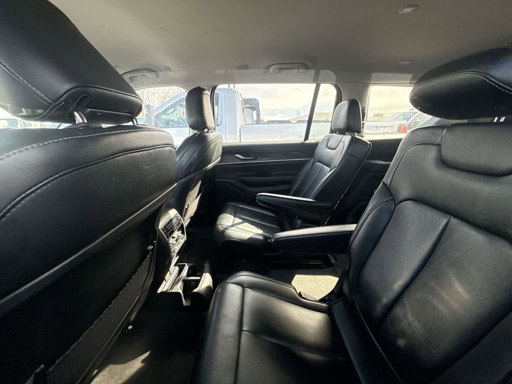 Used 2023 Jeep Grand Cherokee L Limited image 11